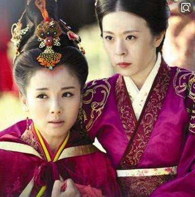 历史上的秦宣太后既是陪嫁滕女，她是谁的陪嫁?