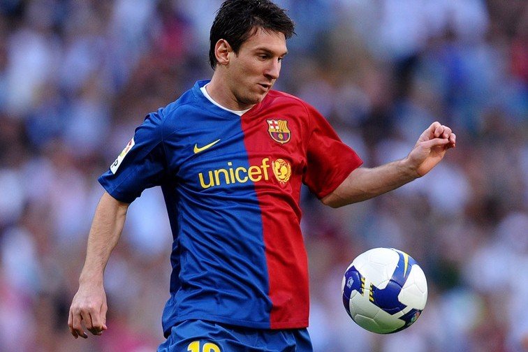 梅西有一个绰号叫做“小跳蚤”，这个绰号最初是怎么来的？