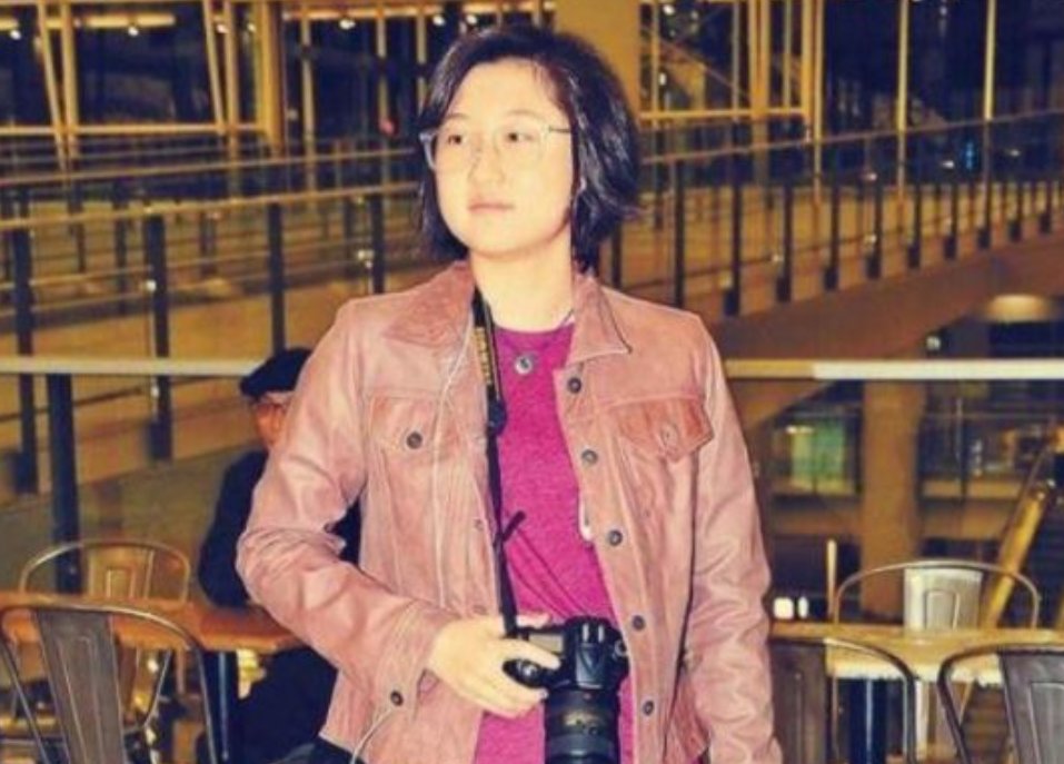 小龙女吴卓林是成龙的亲生女儿，成龙为什么不承认她？