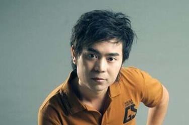 歌词我在狂风暴雨夜里哭到喉咙沙哑