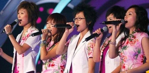 第一届超级女声是哪一年