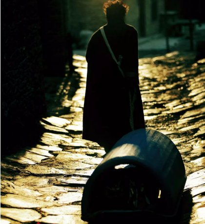 《杀生》主打荒诞悬疑与黑色喜剧元素，其故事的含义是什么？