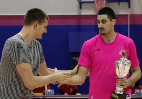 NBA球员戈加·比塔泽在球队的位置是什么?