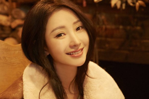 柳岩每天工作12个小时,女友是个拼命三郎好不好?