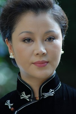 电视剧《解放》里的宋美龄是谁扮演的？