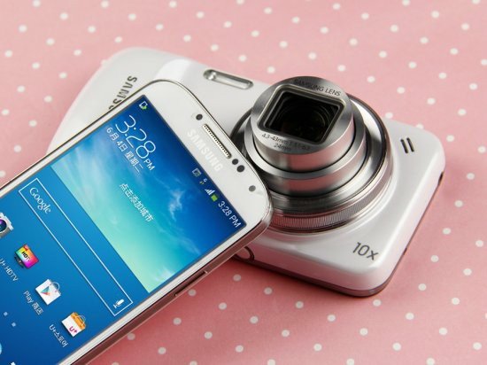 手机镜头大多数都是什么镜头,所以''变焦基本靠走''