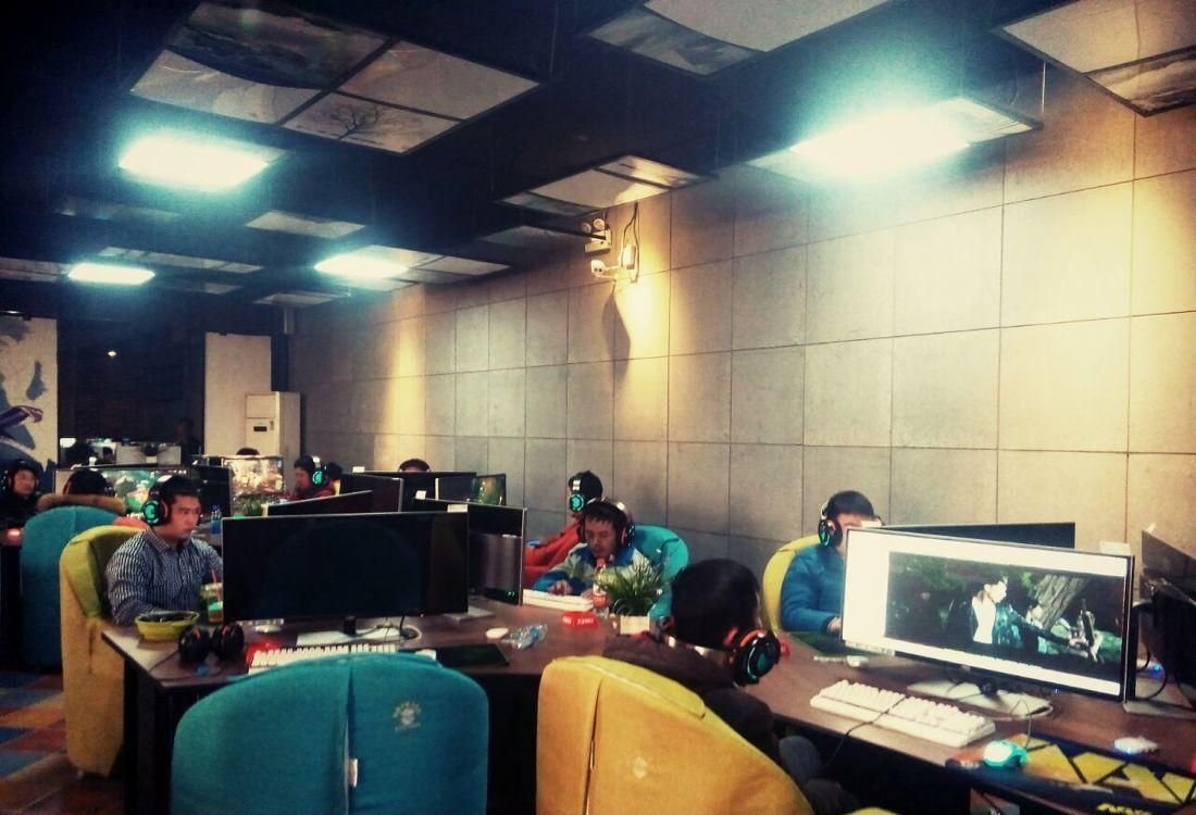 为什么男生喜欢去网吧打游戏？