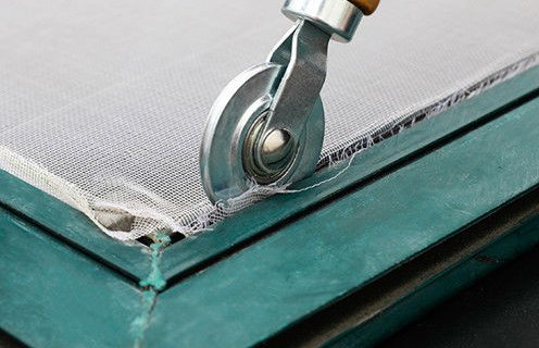 如何自己更换纱窗？