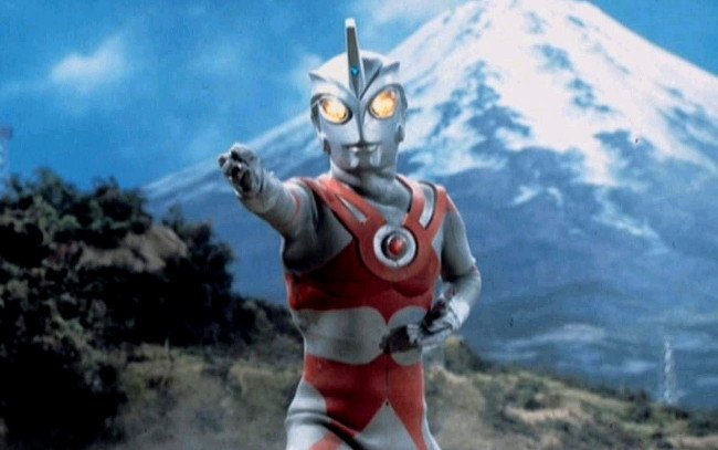 艾斯奥特曼中那一集奥特曼都被钉在十字架上