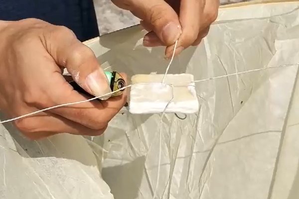 孔明灯怎么放，蜡怎么绑上走