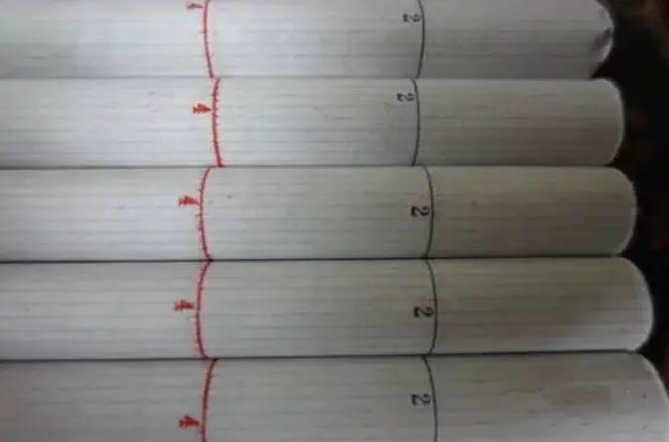 黄鹤楼大彩每支烟上面标注的数字【2】和【4】代表什么意思？