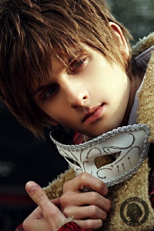 这个美男是谁？