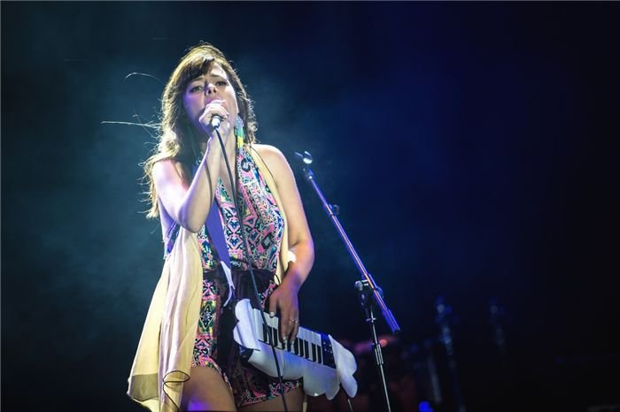 困难是朋友的英文歌词