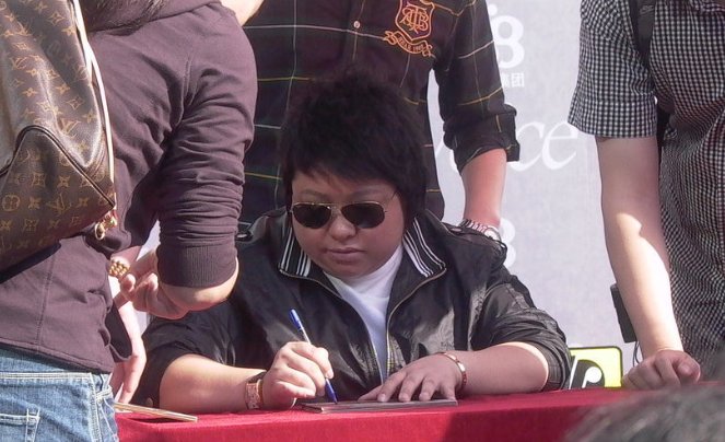 为什么说雍西是韩红的妈妈？中间有什么事情吗？