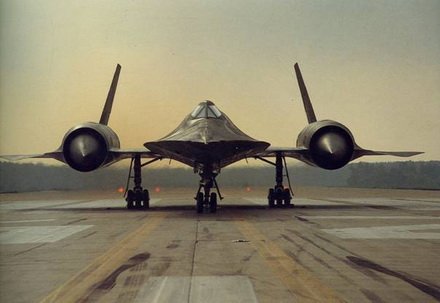 这黑家伙是世上最帅的战机？