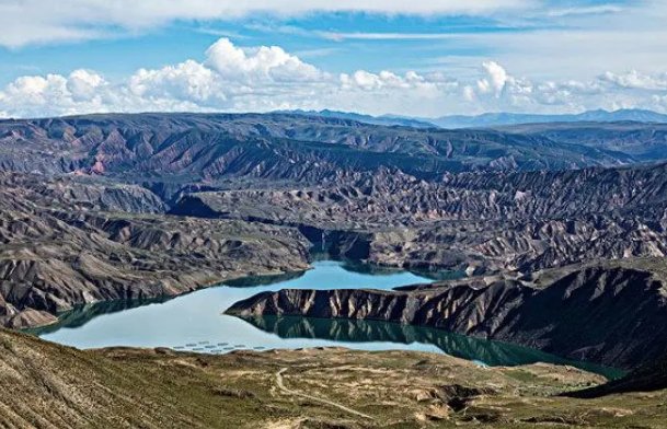 洼的拼音怎么读