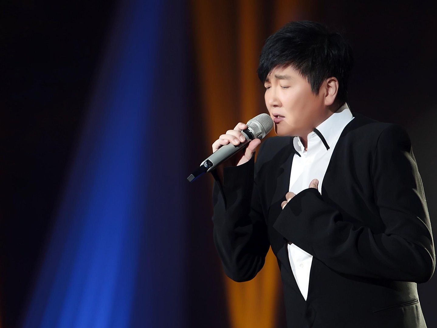 没有你世界寸步难行我困在原地是什么歌？