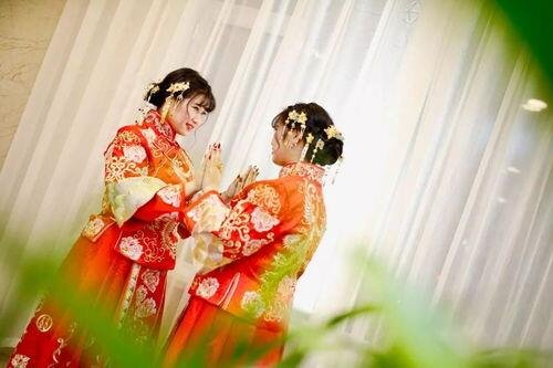 当年双胞胎兄弟娶双胞胎女孩一起结婚迎新娘轰动一时，如今怎样了？
