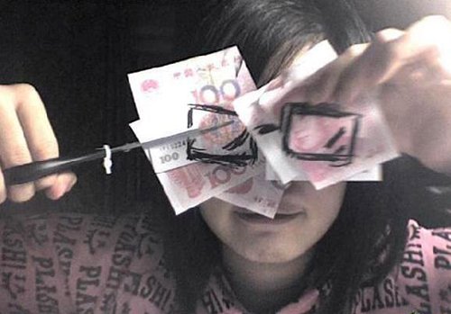 烧钱女的舆论评价