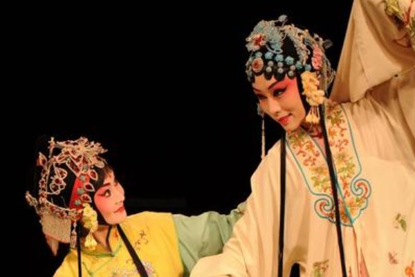 压轴登场的读音是什么？