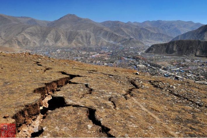 山崩地裂怎么造句?