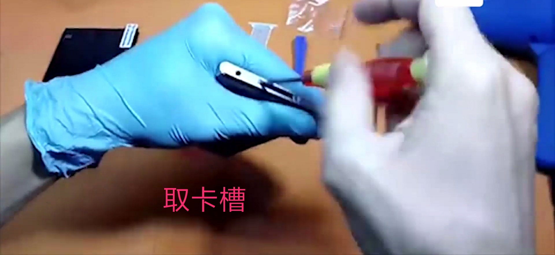 小米手机3,型号2015112怎么打开后盖,庄入卡