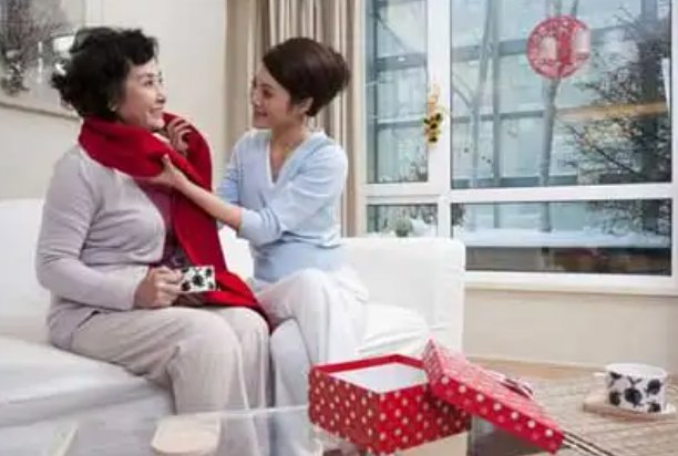 长春一位婆婆没空伺候儿媳妇送上四斤金条，你觉得这样能维系好婆媳关系吗？