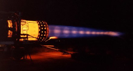 这黑家伙是世上最帅的战机？