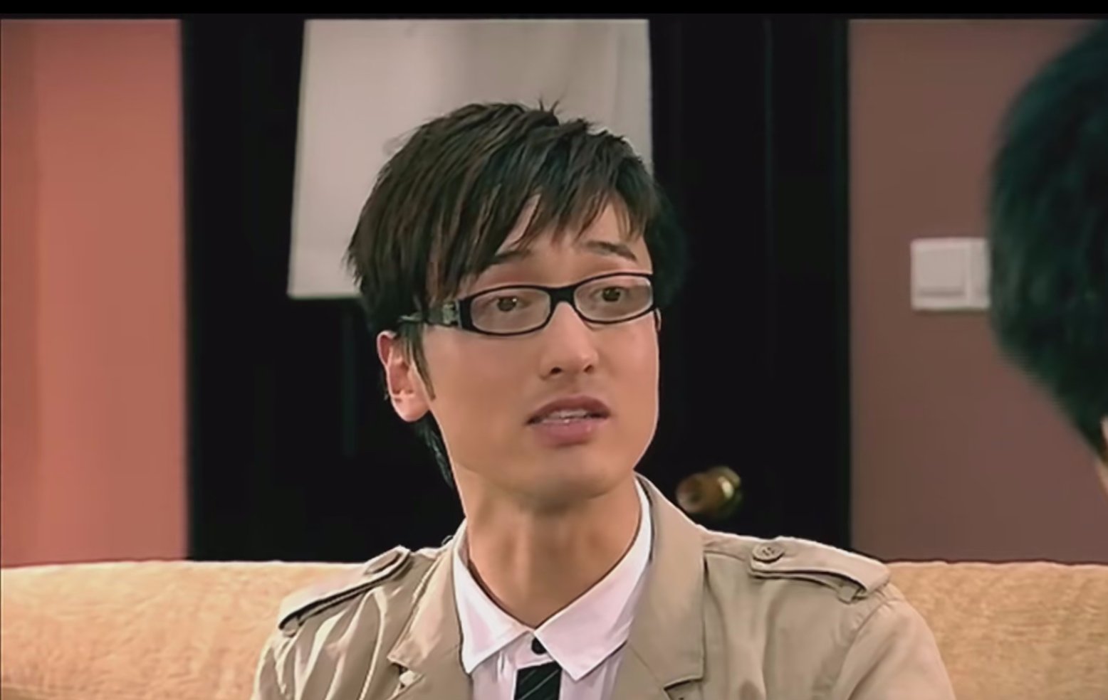 《爱情公寓》中，关谷神奇的饰演者是谁？