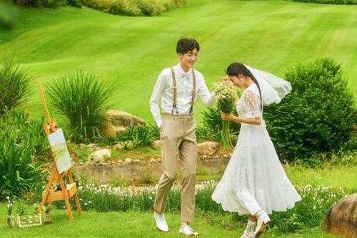 怎样理解“爱意东升西落,浪漫至死不渝”这句话?