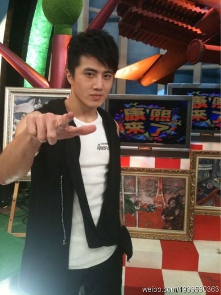 康熙来了 和包庭政跳舞的男的是谁