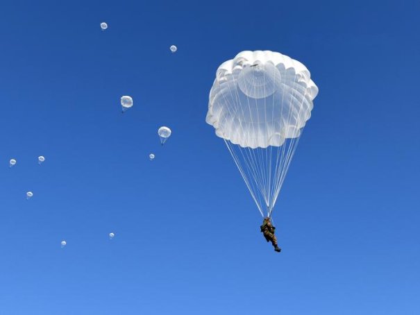 低空跳伞有多危险