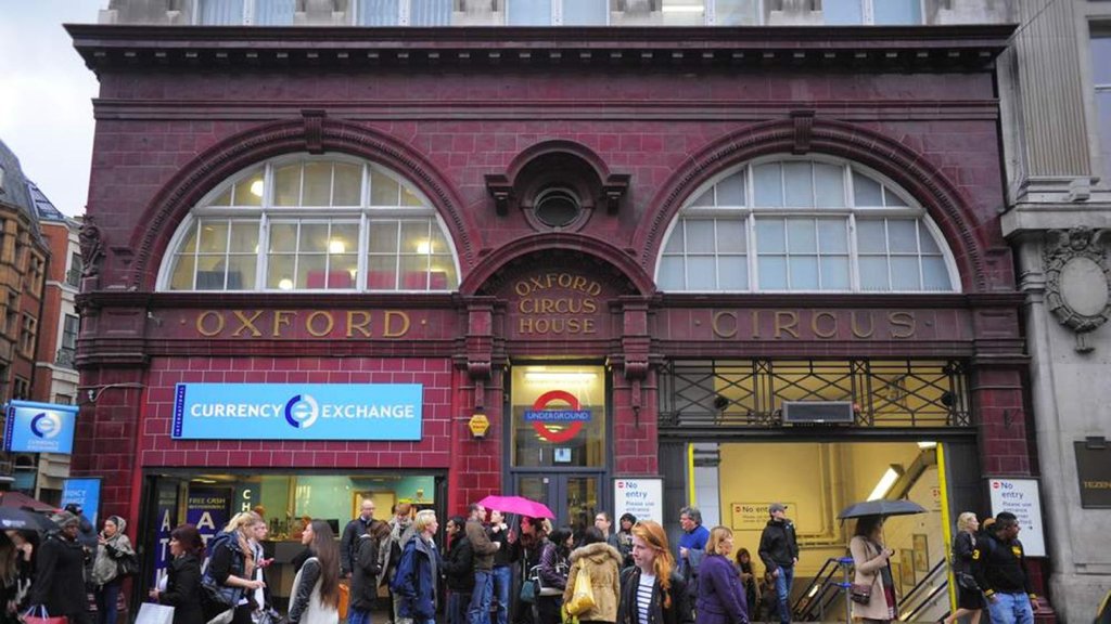 伦敦地铁站上门口写有no entry什么意思？