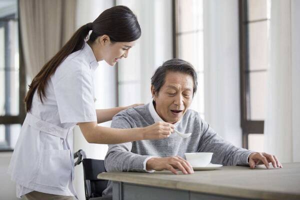 湖南9旬老人养老院内砍死81岁老太，他为何这么做？