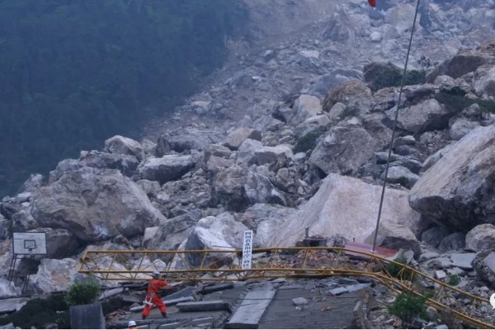 山崩地裂怎么造句?