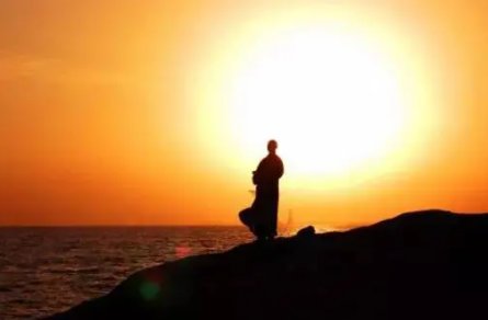 “见与不见，我就在那里”是哪一首诗啊？