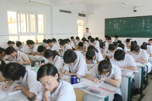 2008年高考报名人数有多少名？