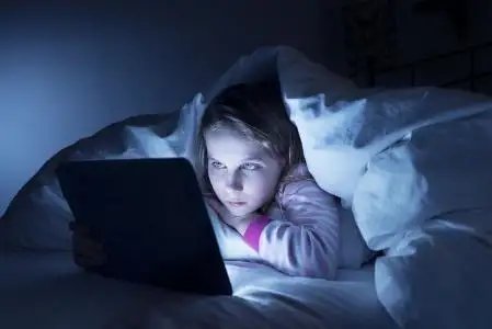 周末疯狂补觉真的能把平时熬的夜补回来吗？