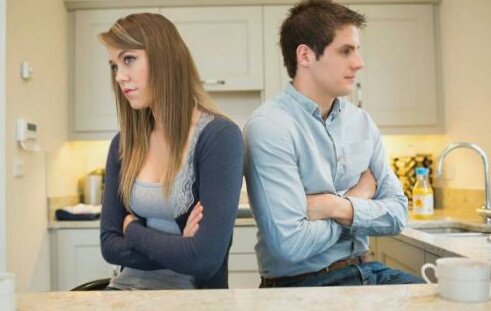 男友偷看前女友的qq空间，代表了什么？