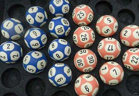 随机选一注双色球号码