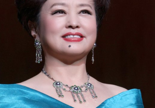 朱明瑛简历资料 朱明瑛现在的丈夫是谁照片 朱明瑛的儿子多大了