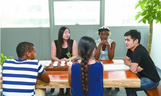 在外国名和姓的顺序是怎样排列的？