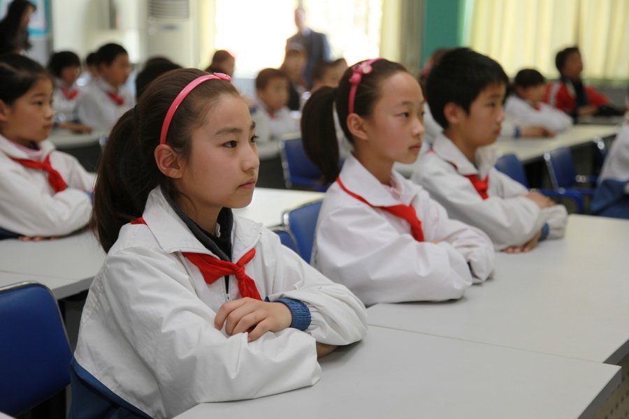 教师对学生总有个人偏好，如何看待刻意孤立学生的现象?