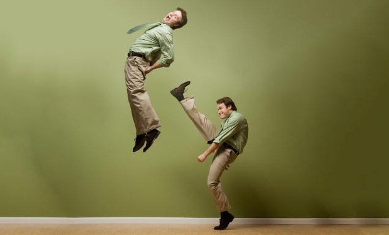 如果我踹一个人一脚，然后他报警了，我算不算犯法呢？