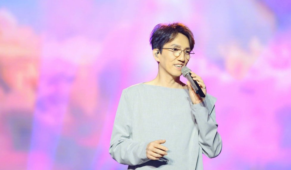 我眺望远方的山峰是哪首歌的歌词