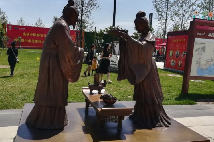 相敬如宾举案齐眉什么意思