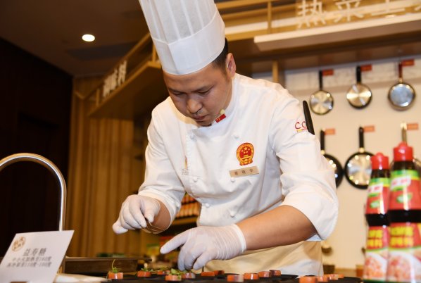 学厨师要多少钱？