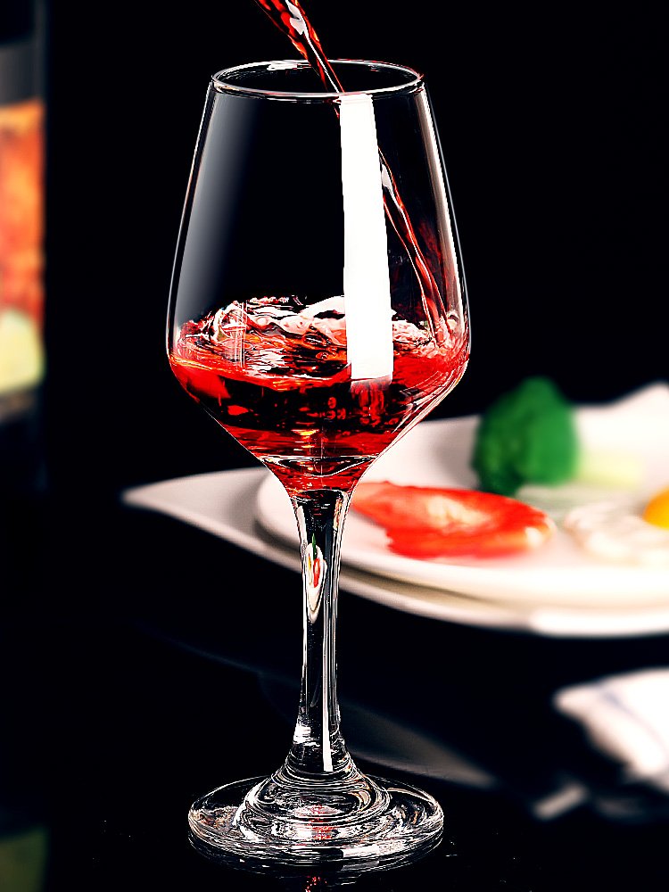 喝红酒的杯子叫什么?