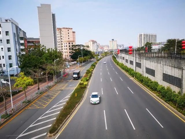 大洋花园租房子的多吗？租一个两居室大概多少钱？