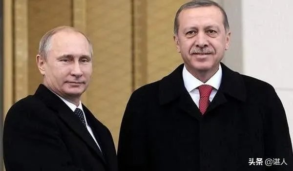 俄罗斯战略轰炸机图22逼近土耳其空域，要干什么？